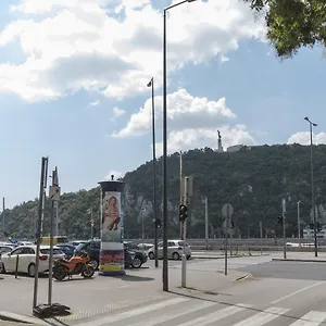 Riverside Deluxe , Budapest Ungheria